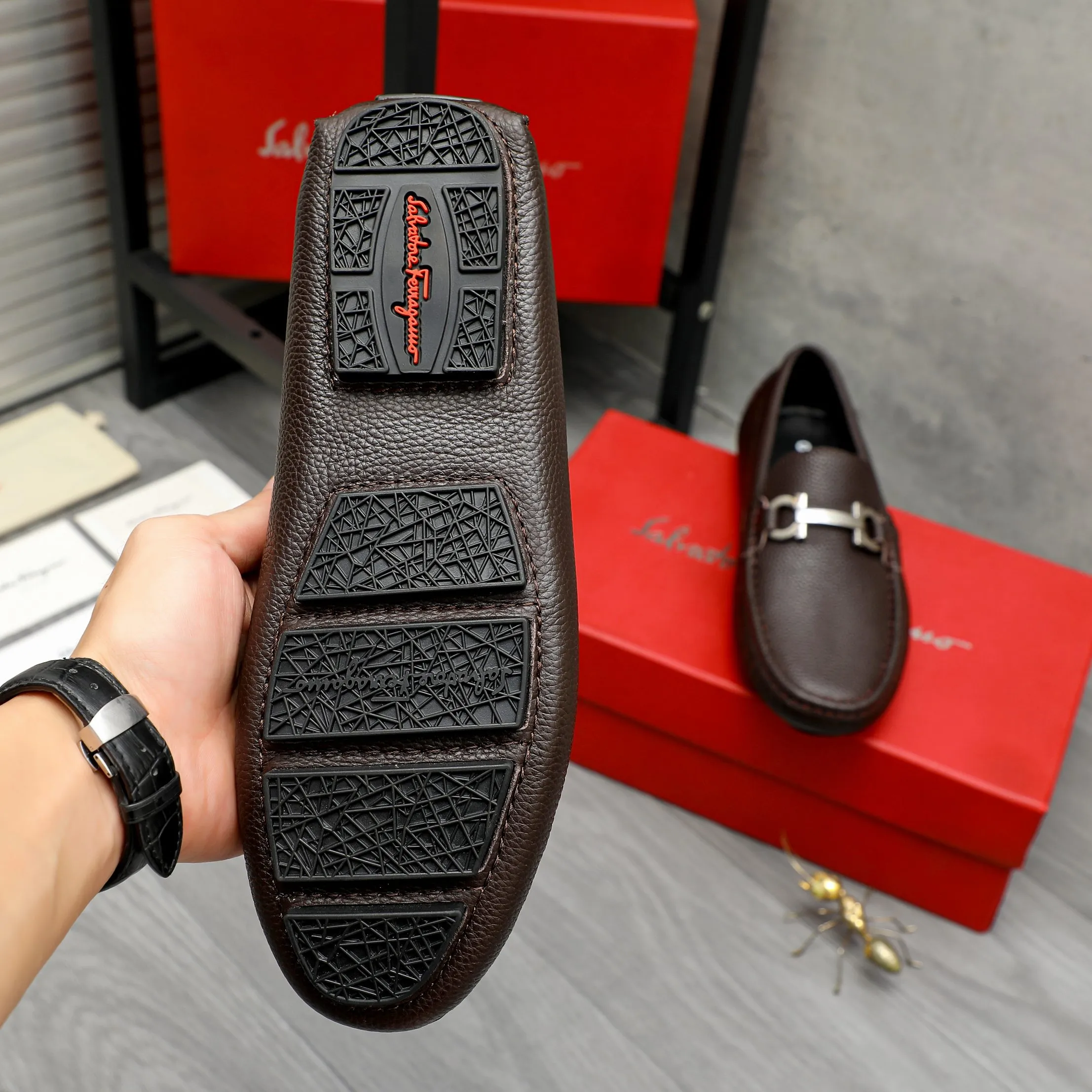 Men's shoes 💰420 Product trademark: Ferragamo "Ferragamo" business casual slip-on shoes Regular size: 38-46 (45.46 is custom-made and non-returnable) Product materials: Selected pebbled cowhide upper, sheepskin lining, original rubber outsole